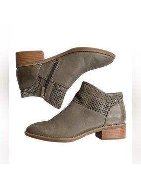 EUC Comfortiva Leather
Cailean Laser Cut Ankle Booties
Olive Size 9 Wide Width
